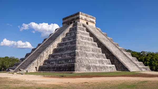 Discovering the Fascinating Architecture of Chichen Itza in Mexico 