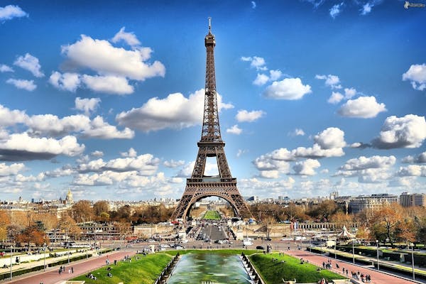 Understanding the Cultural Importance of Eiffel Tower Significance