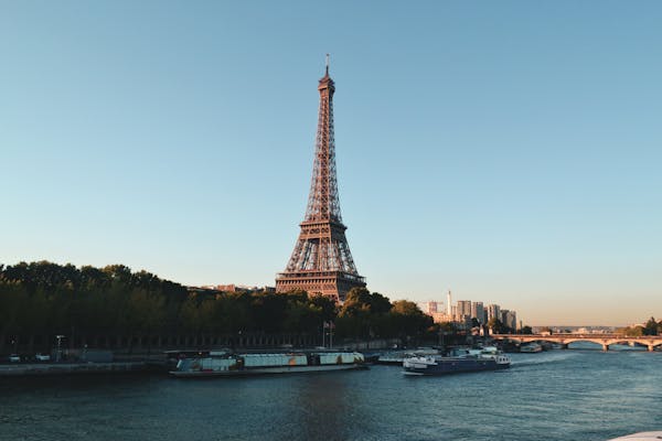 Understanding the Cultural Importance of Eiffel Tower Significance