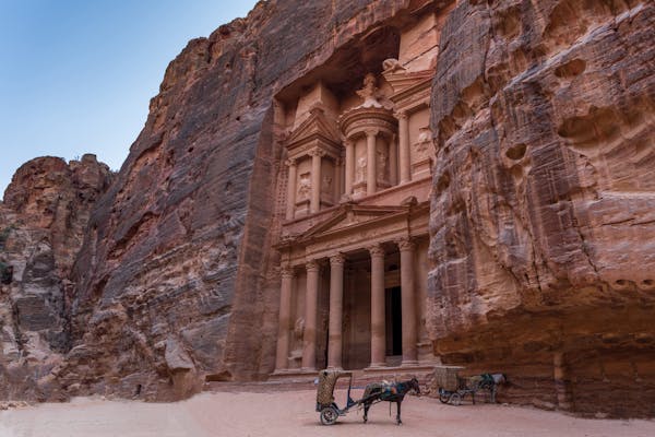 This is How You can Explore the Wonders of Petra in Jordan Efficiently