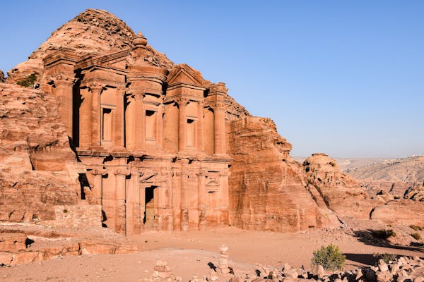 This is How You can Explore the Wonders of Petra in Jordan Efficiently