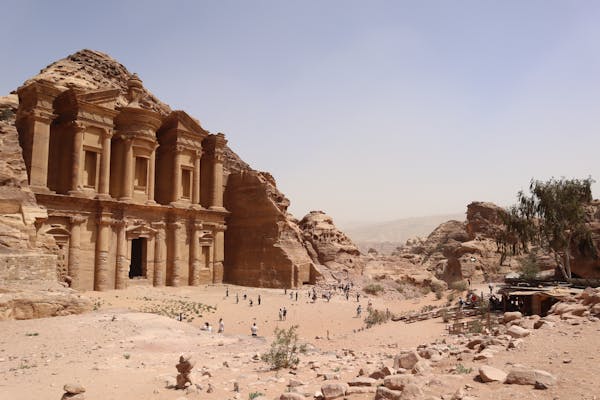 This is How You can Explore the Wonders of Petra in Jordan Efficiently